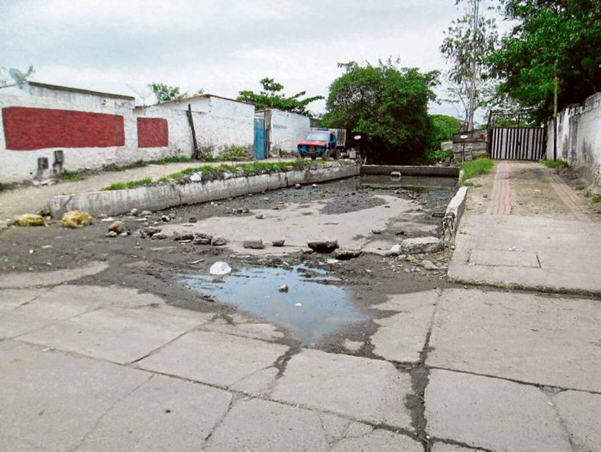 La parte final de varios callejones del sector Dandy no tiene alcantarillado, aclarando que alguno de esos predios son producto de invasiones, y esa ilegalidad impide formalizarlos. PEDRO TORRES, GENTE BAHÍA - EL UNIVERSAL