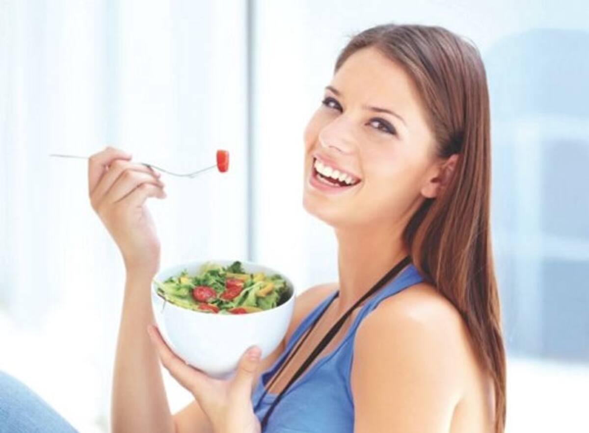 A LOS 20: En esta década su cuerpo necesita una buena cantidad de minerales y también de proteínas para el desarrollo de la masa muscular.