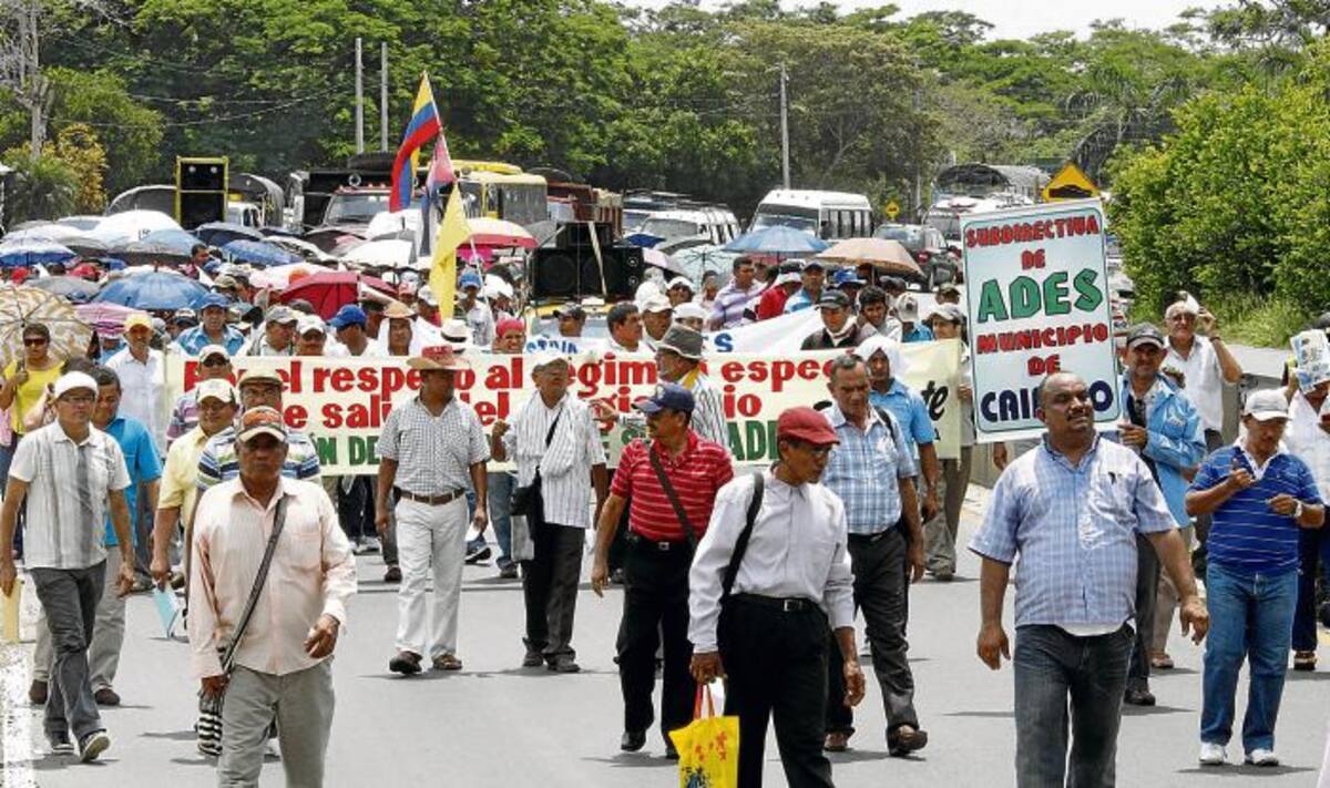 Los maestros iniciaron la marcha desde la Carretera Troncal de Occidente. MANUEL SANTIAGO PÉREZ/EL UNIVERSAL/
