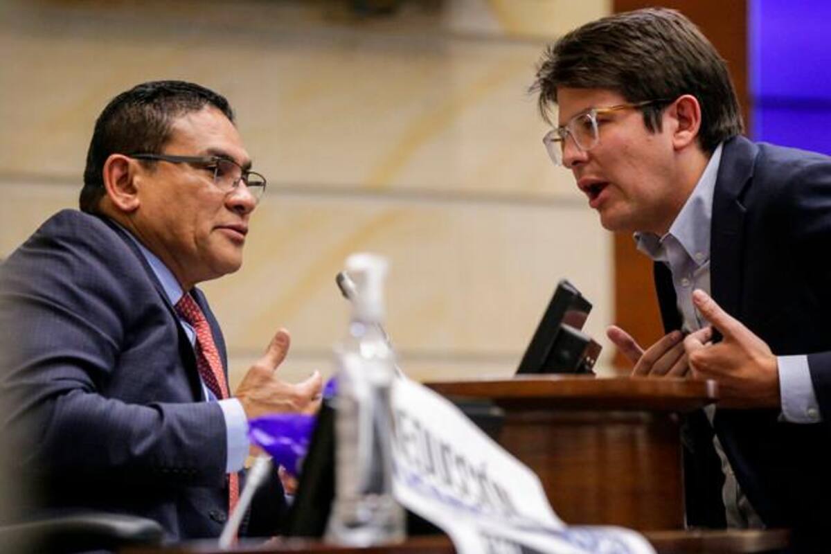 Hasta “perro rabioso” se dijeron los senadores durante moción de censura