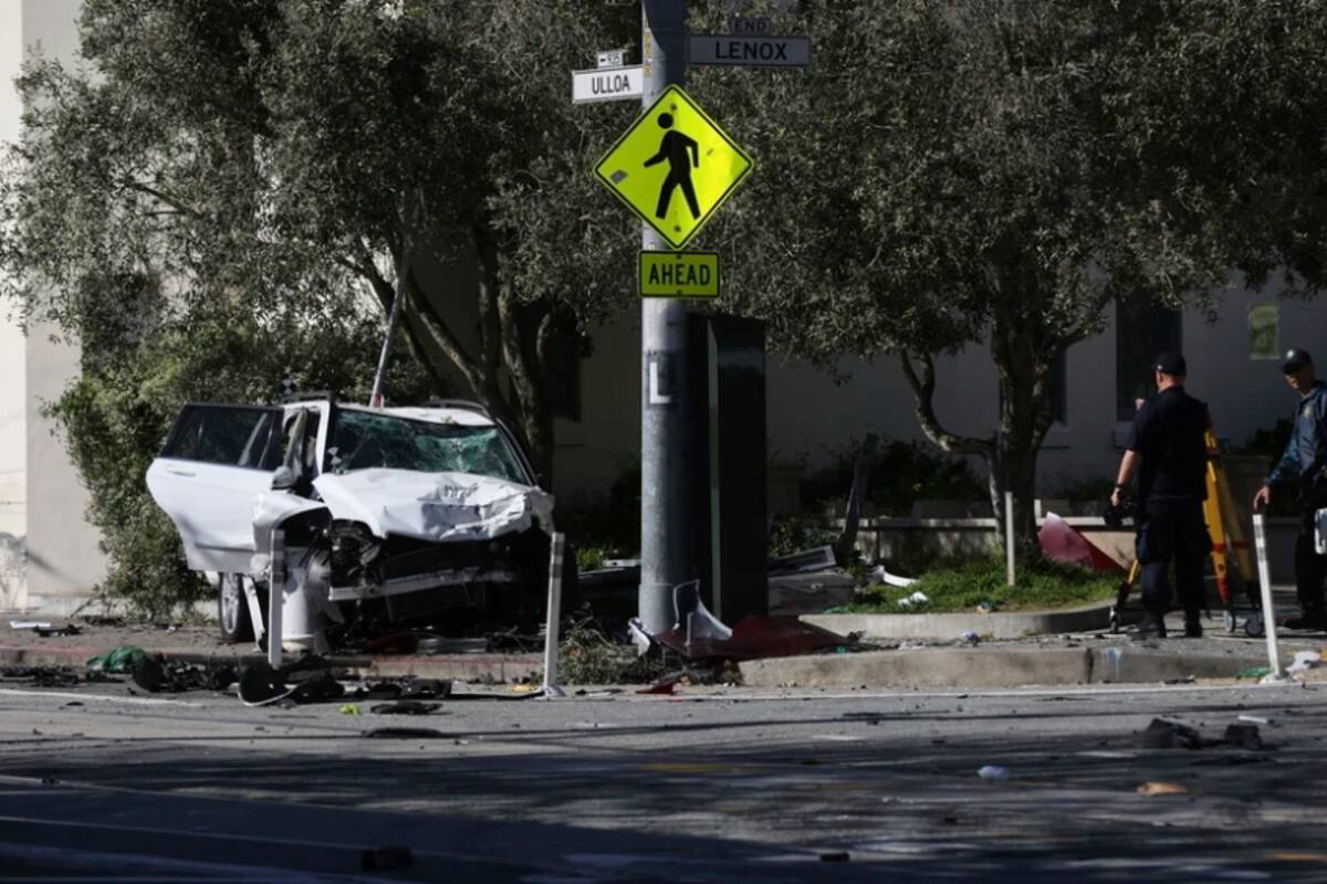 Camioneta se estrella contra parada de autobús: hay un bebé herido de gravedad