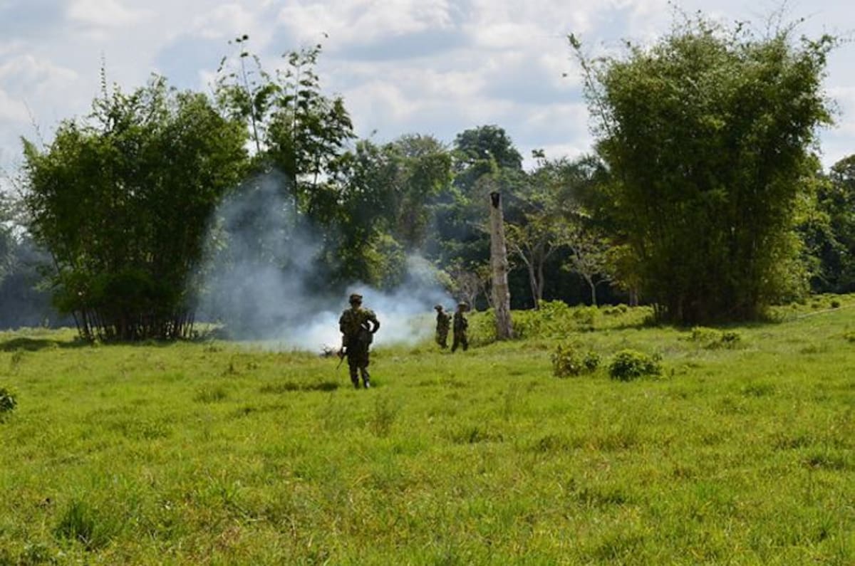 El Ejército, la Policía Nacional y la Fuerza Aérea realizan operativos en la zona, en búsqueda de los guerrilleros responsable del triple crimen. Archivo