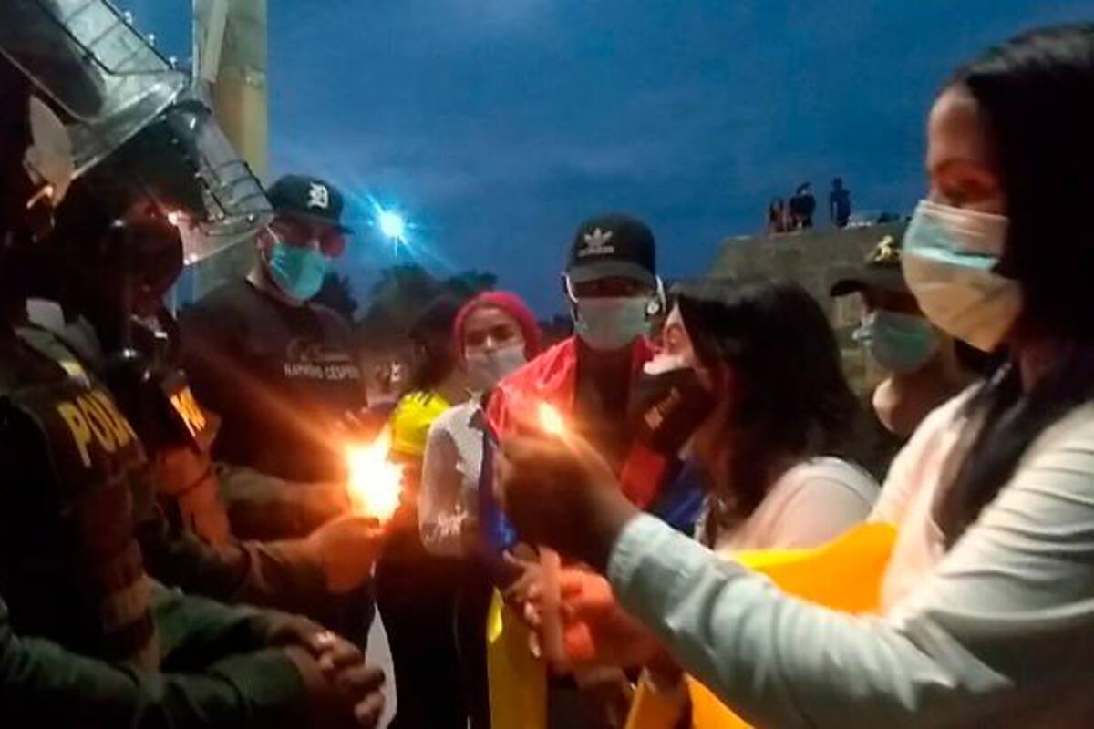 Multitudinaria velatón en Cartagena por las víctimas de las manifestaciones