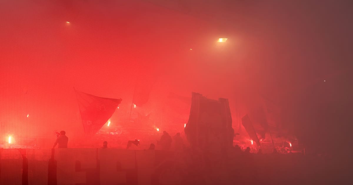 Conozca a la hinchada que canta los villancicos en pleno estadio