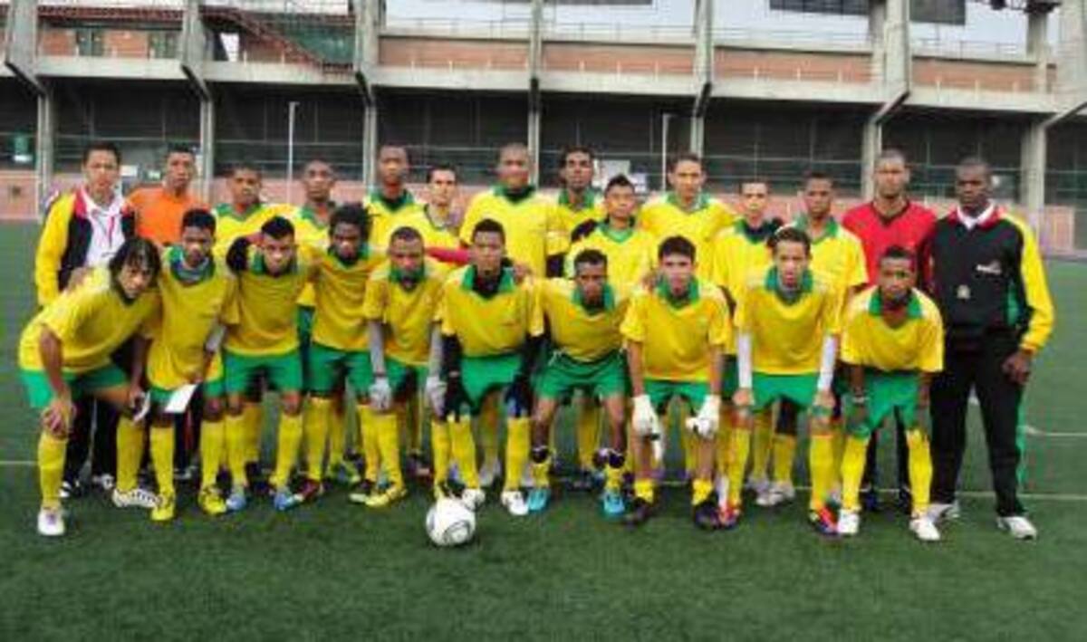 Selección Bolívar a V Juegos del Caribe de Discapacidad Auditiva, con uniforme de competencia. CORTESÍA