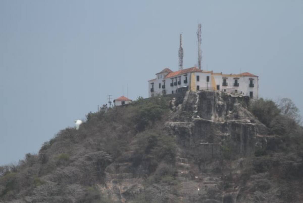La deforestación y las invasiones están consumiendo cada vez más al cerro de La Popa. Con el proyecto Bosques de Paz se pretende el fortalecimiento del turismo y un monumento vivo de paz. El Universal.