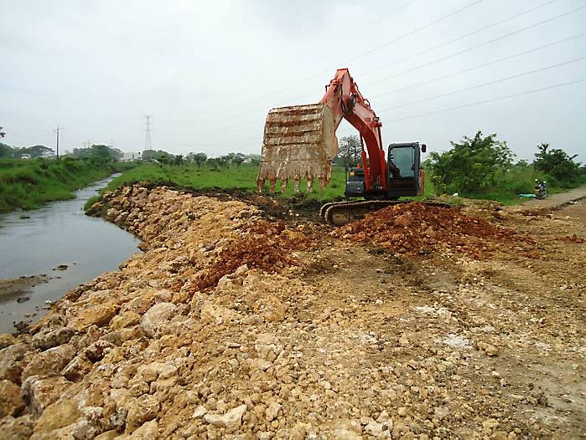 Con estos trabajos se evitará el desbordamiento del canal que inundaba a Colombiatón y Flor del Campo. CORTESIA