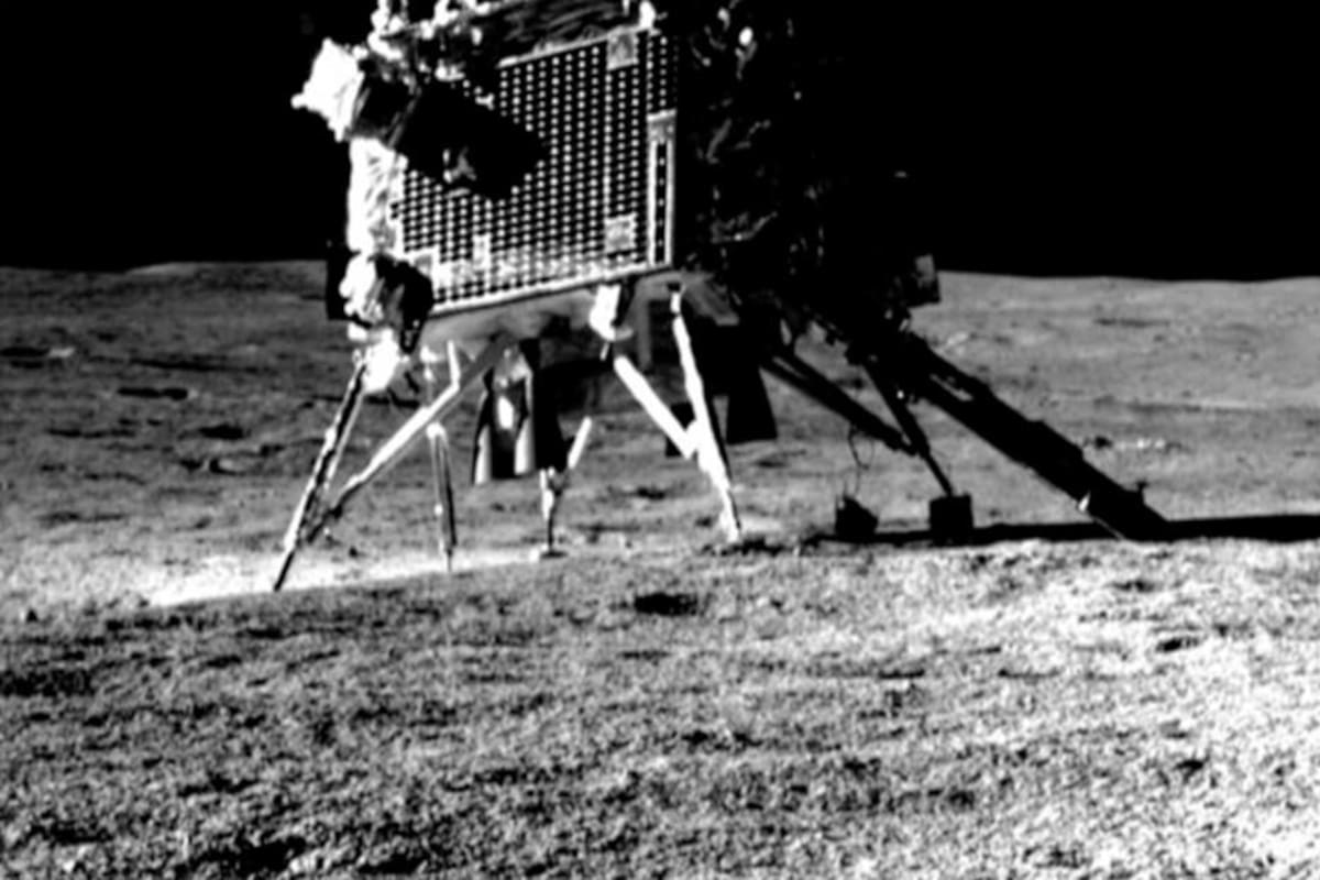 India difunde la primera imagen de su aterrizador en la Luna