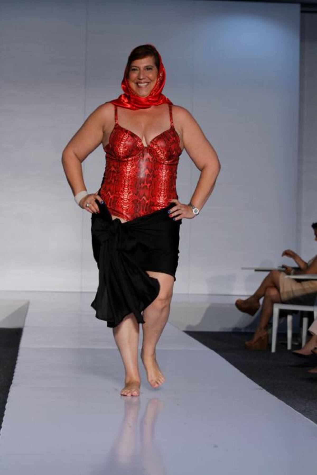 La cantante Mile con un vestido de baño de Glenda Mendoza.