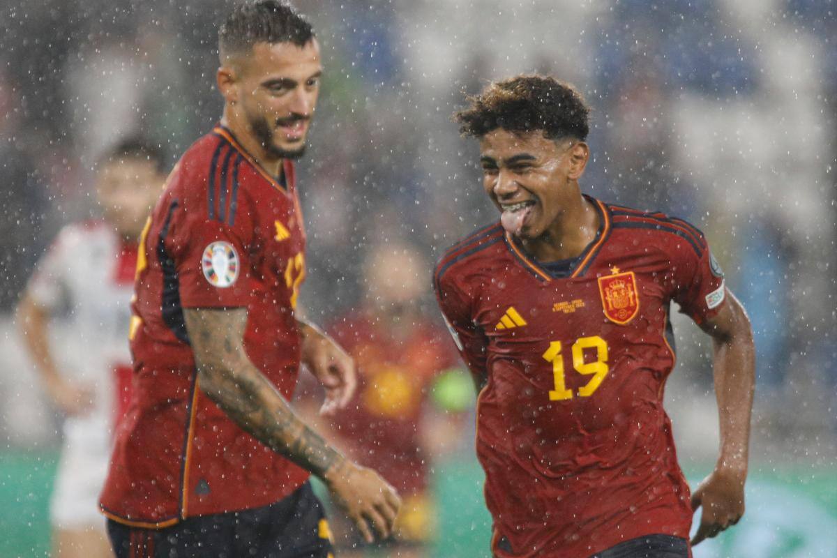 España golea en un día para la historia de Lamine Yamal