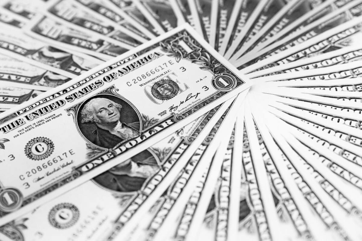 Así abrió el dólar este jueves: jornada con alza de $32
