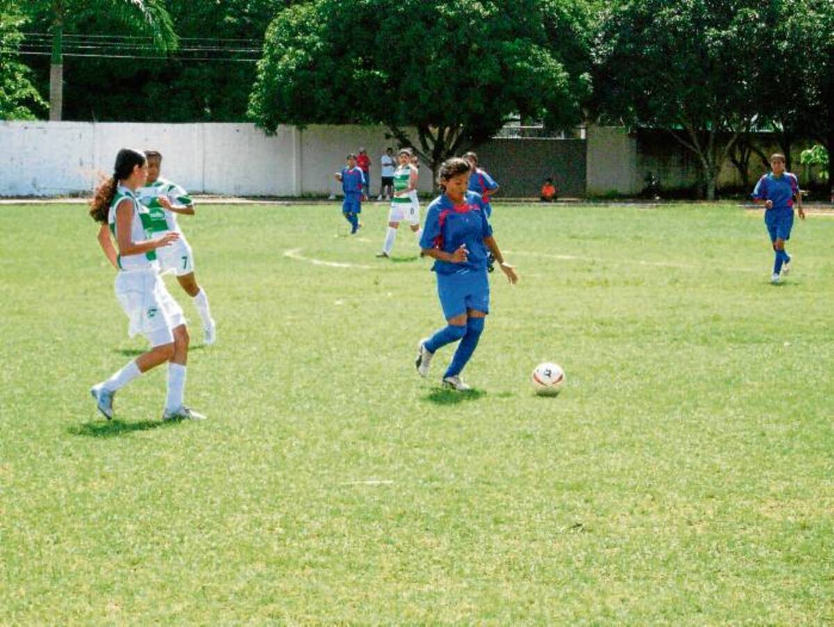 Convocada selección Córdoba de fútbol femenino para Juegos Atléticos Nacionales del 2012 en Montería. JUAN FABRA/EL UNIVERSAL