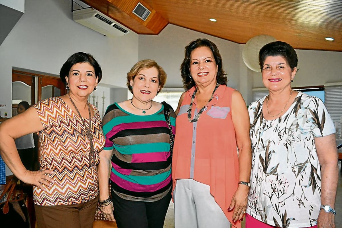 María Ligia de Pareja, Norma de Pareja, Gloria Pareja, capitana de Estrellas por Siempre 2013 y Mercedes Pombo de Vélez. fotos archivo particular