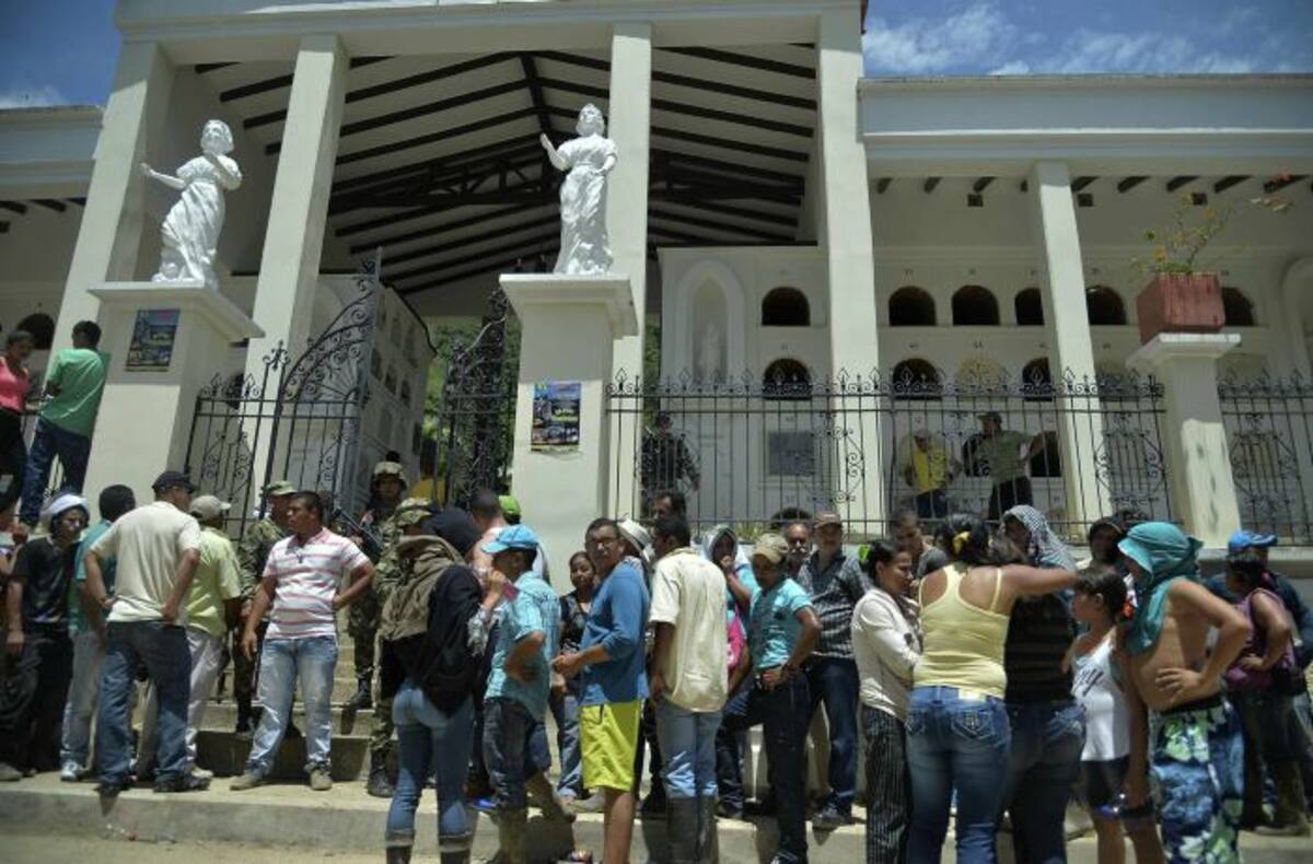 Sepelio colectivo en Salgar. AP y AFP