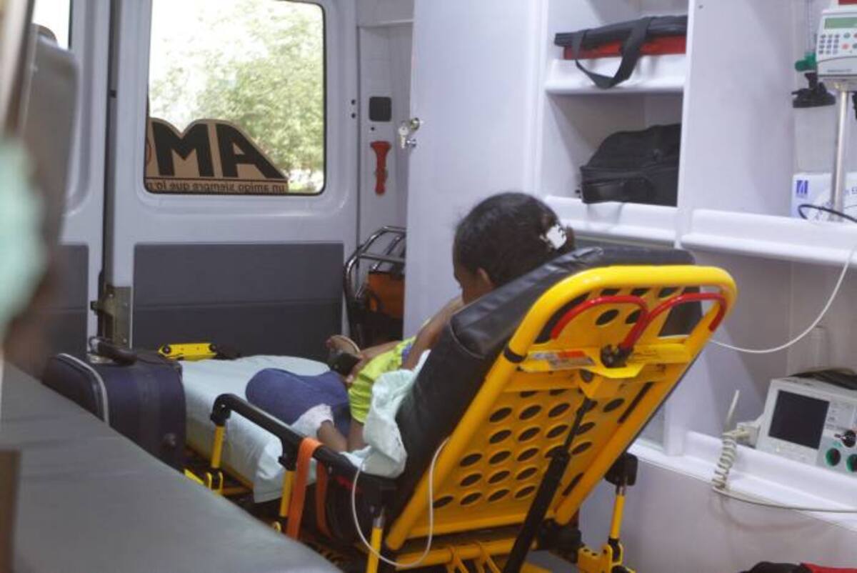 A las 8 de la noche de ayer la niña fue atendida por una médico en Cali, que avaluaría su condición para operarla. JULIO CASTAÑO - EL UNIVERSAL