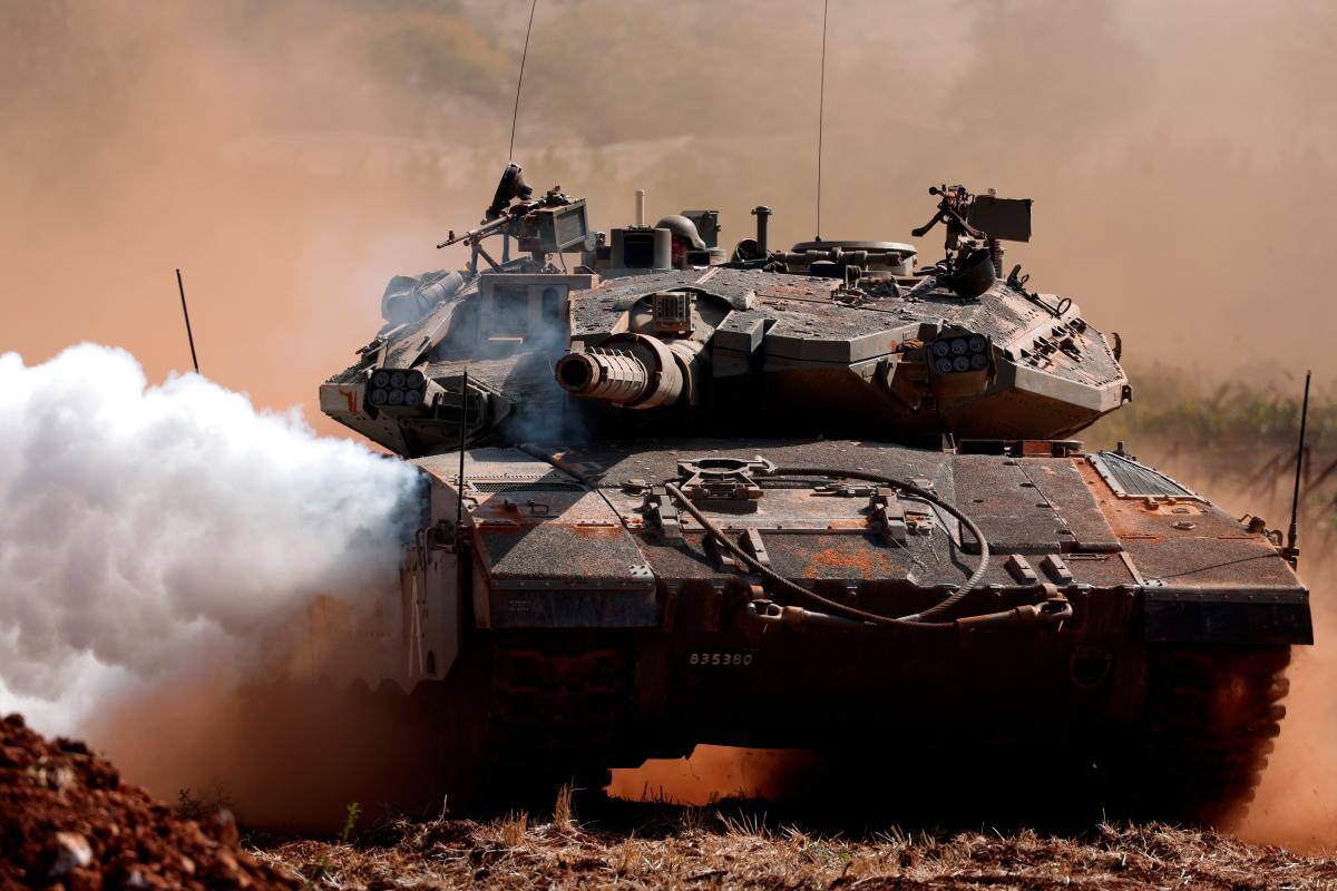 Ejército israelí rodea y ataca la ciudad de Gaza en ofensiva terrestre