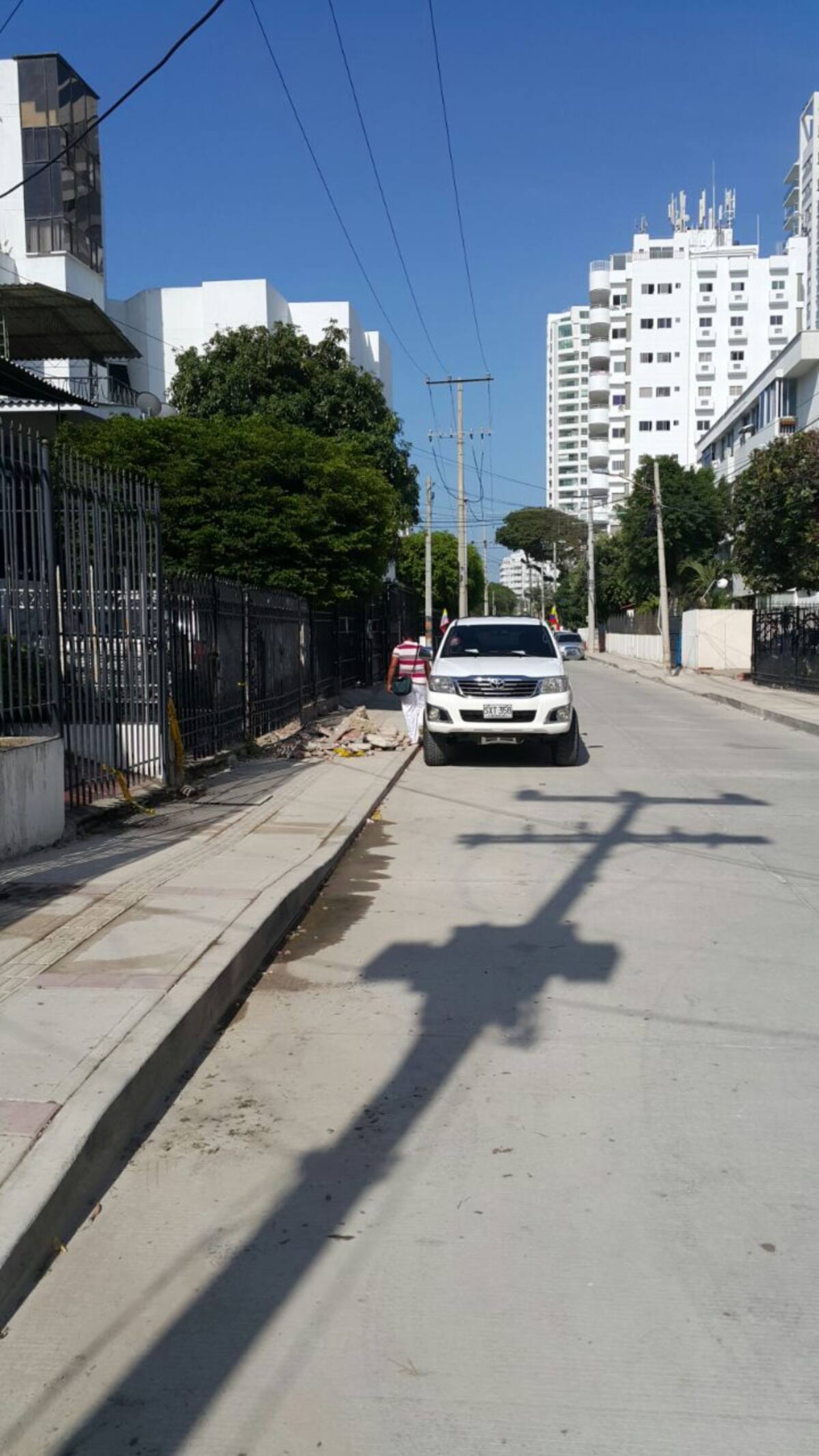 Invasiones de andenes en la Calle del Bouquet, en Manga EL UNIVERSAL