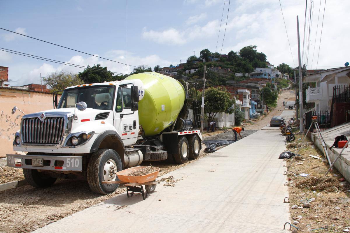 Gobernación retoma pavimentación en Paseo Bolívar