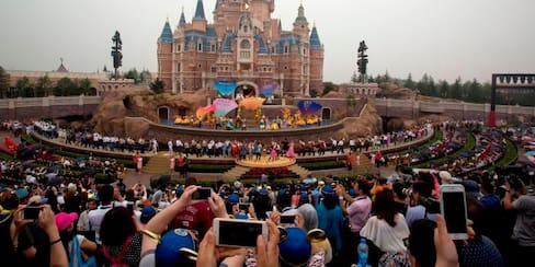 Disneyland Shanghái cierra temporalmente por rebrotes de COVID