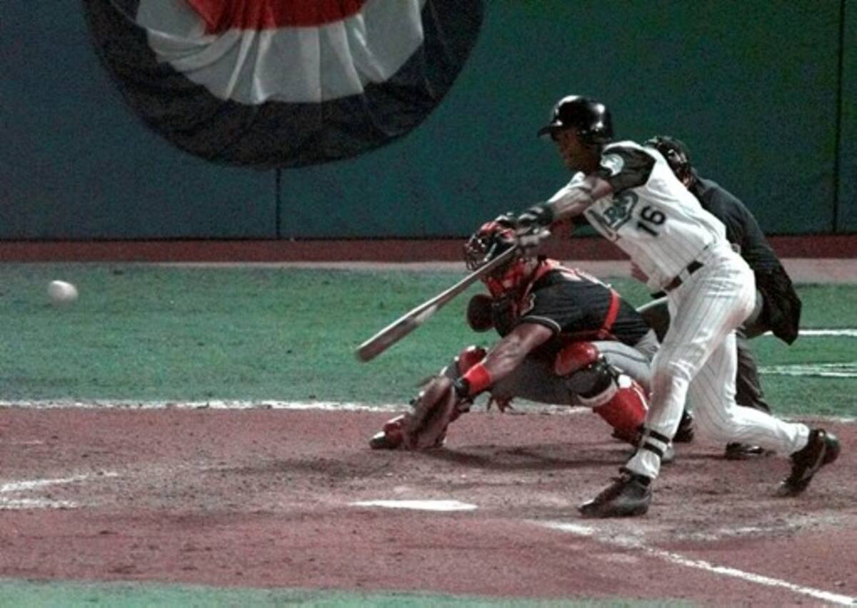 Un hit de oro en el año 1997 le dio el gallardete a los Marlins de la Florida, gracias al batazo de Rentería.