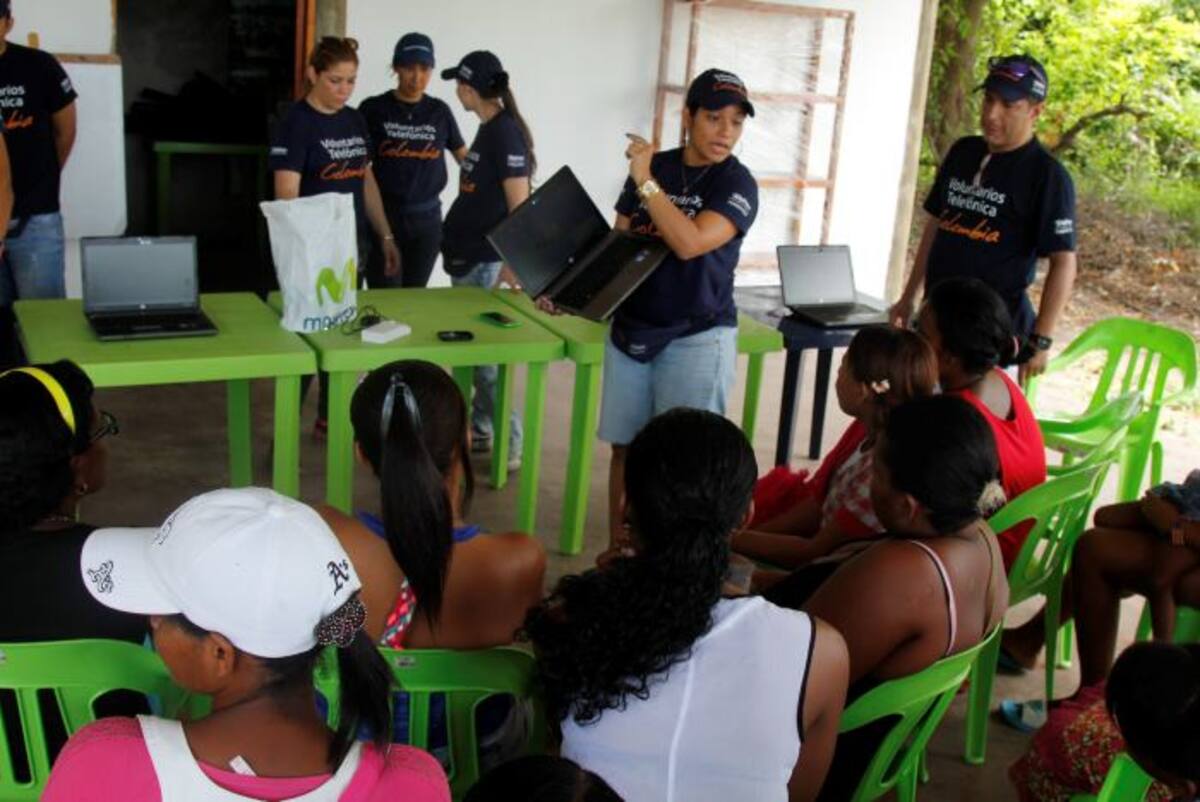 La comunidad se capacitó en temas relacionados con modelo de negocio sostenible para una sala de internet y uso de redes sociales para promover la isla como destino turístico. Kailline Giraldo-El Universal