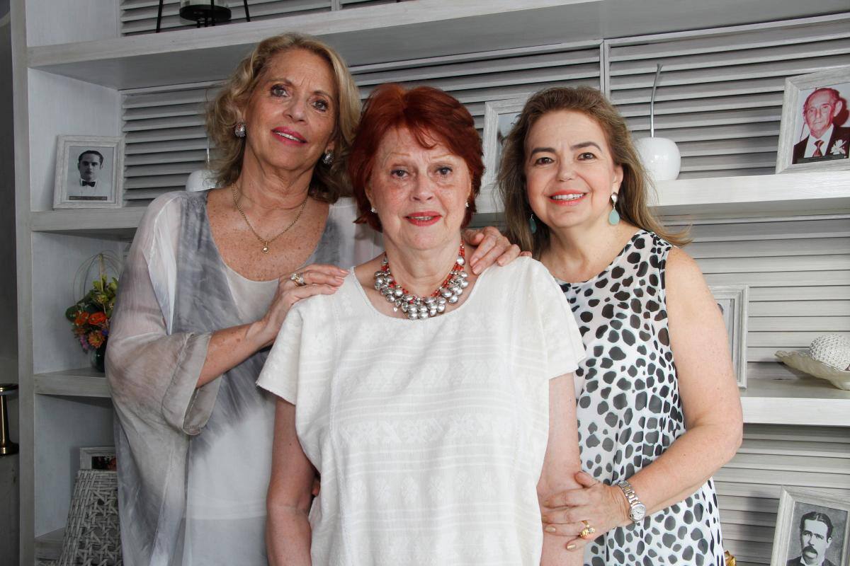 Beatriz Alario Méndez, María Eugenia Cabrales Méndez y Priscila Cabrales Méndez.
