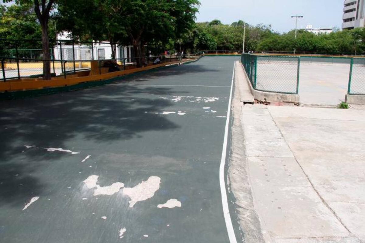 Pista de patinaje del Parque Centenario, otra vez en mal estado