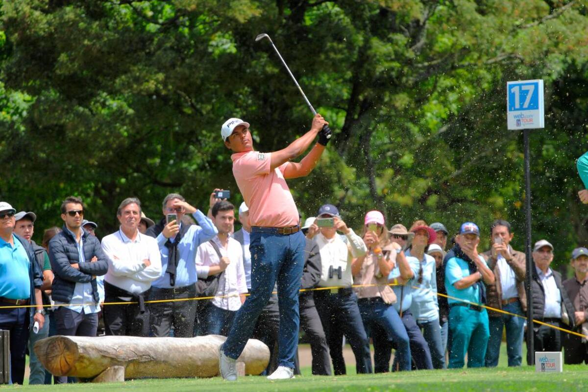 Sebastián Muñoz, líder a falta de una jornada del Sanderson Farms de golf