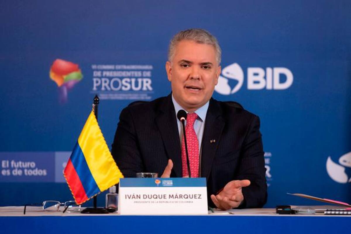 ¿Duque se metió en la pelea de Claudia López con Gustavo Petro?