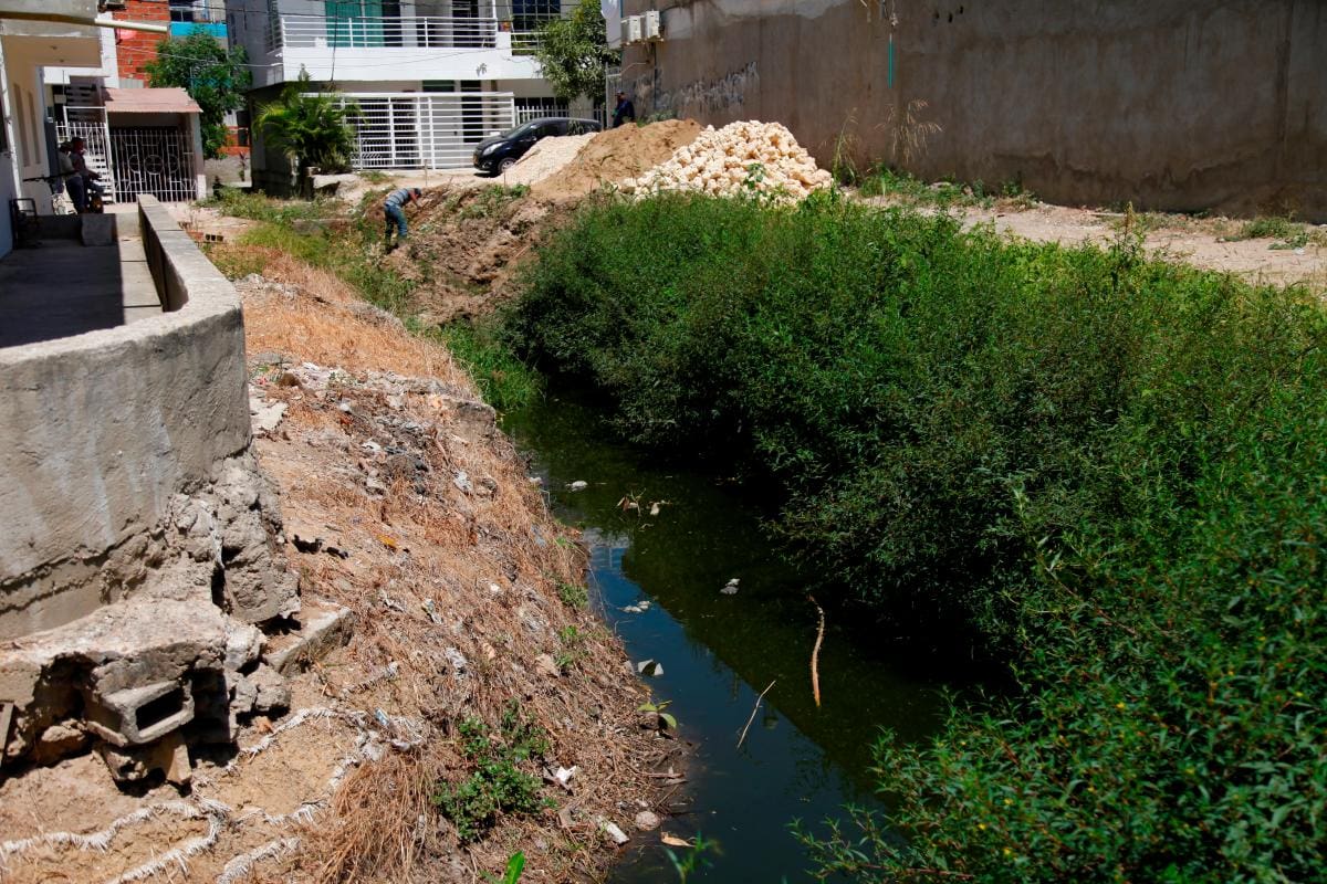 Denuncian construcción sobre el canal Providencia