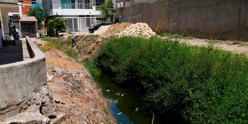 Denuncian construcción sobre el canal Providencia