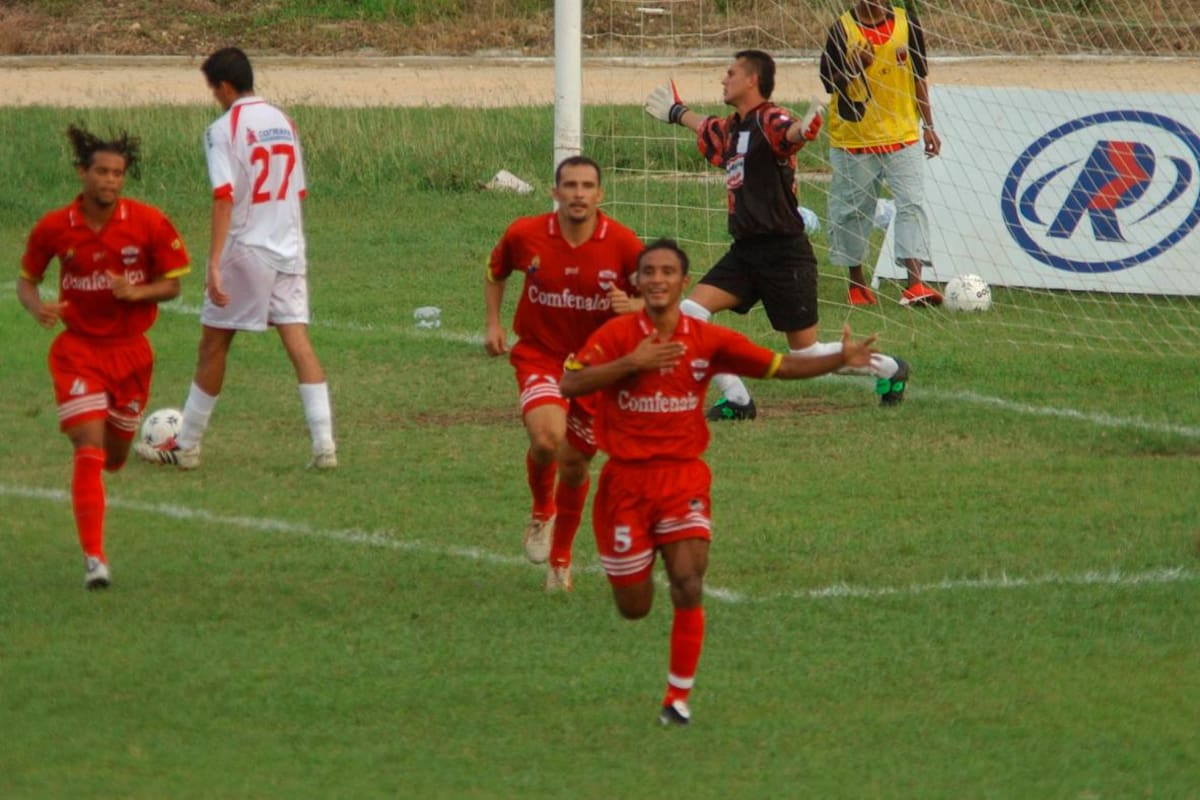 Don Carlos Salazar y las cosas buenas que hizo por el fútbol de Bolívar