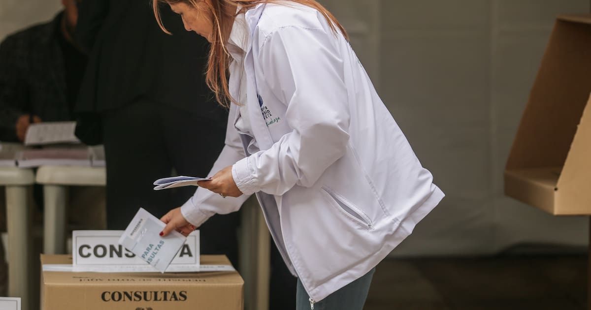 Elections and public contracts in Colombia reportedly under the control of armed groups