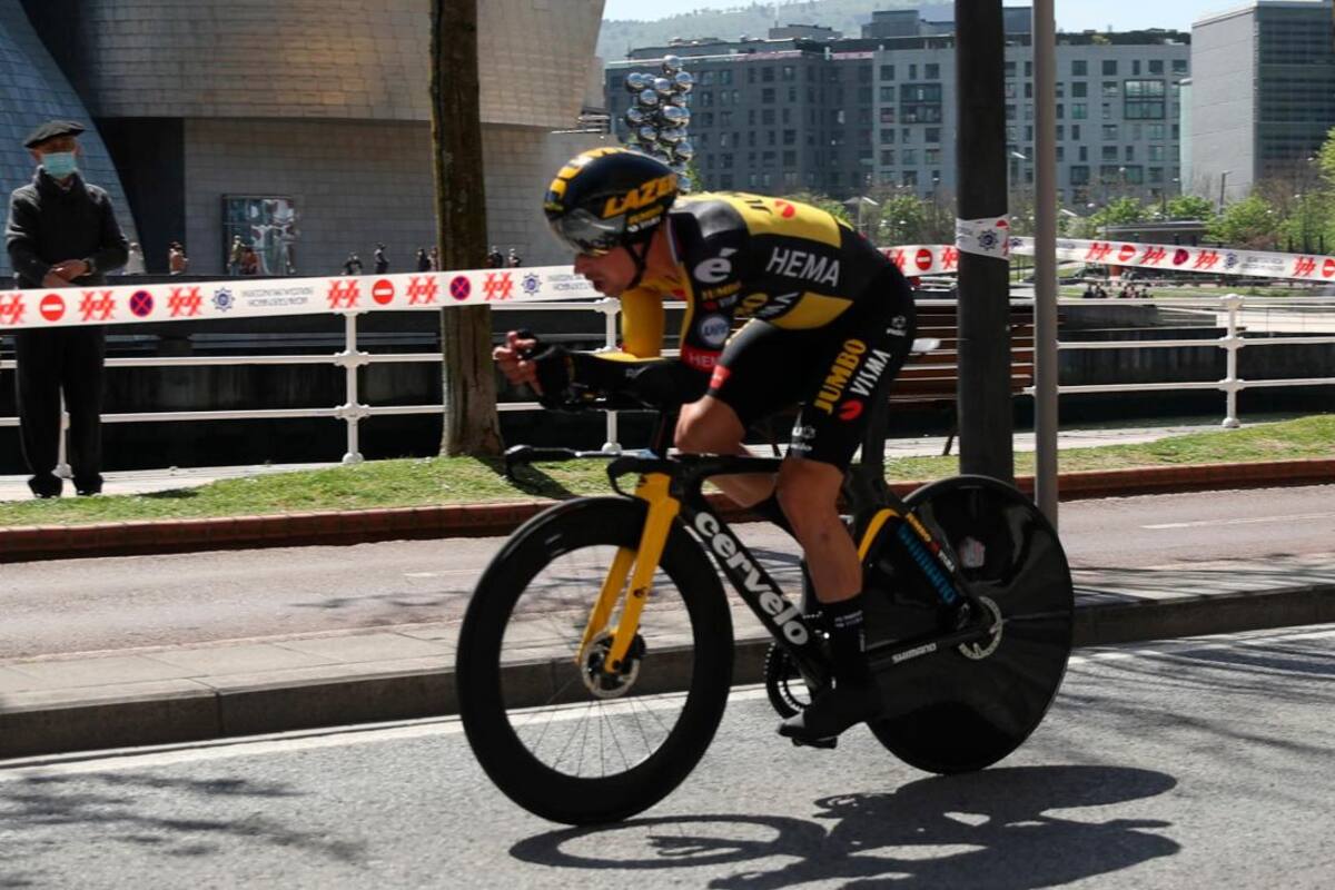 Primoz Roglic gana la crono inicial y es líder de la Vuelta al País Vasco