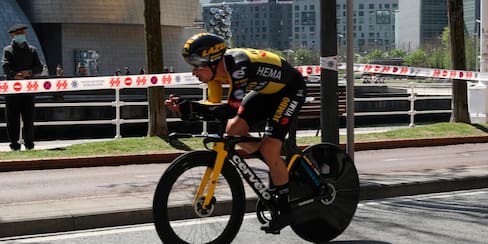 Primoz Roglic gana la crono inicial y es líder de la Vuelta al País Vasco