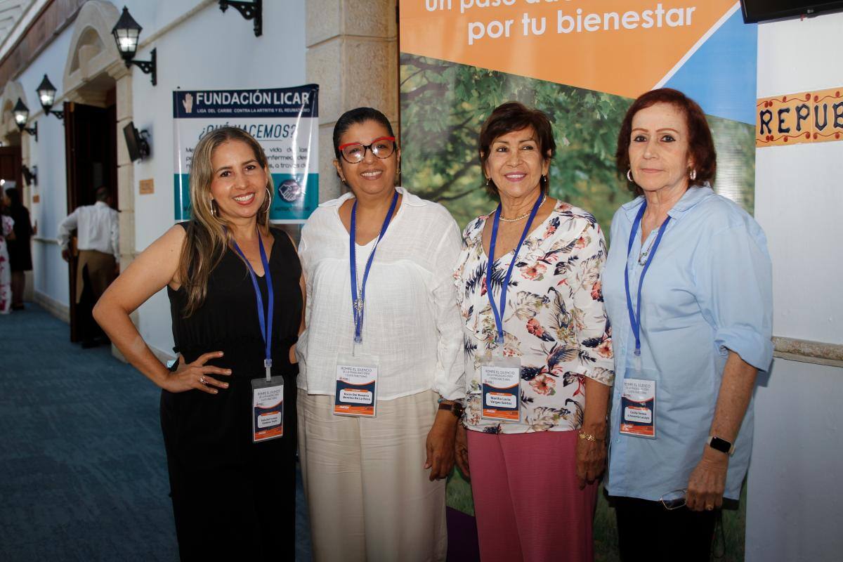 Isela Cárdenas, Rocío Benítez, Martha Lucía Vargas y Cecilia Echeverría.