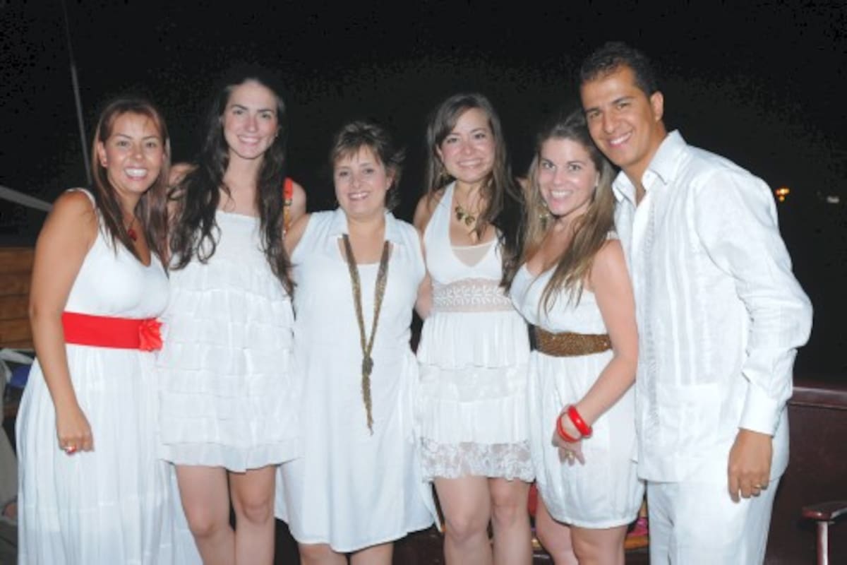Ana María Gonzáles, Ana Maty Trujillo, Yiya Vélez, María Angélica Cassalins, Ana Laura Morales y Gabriel Becerra.