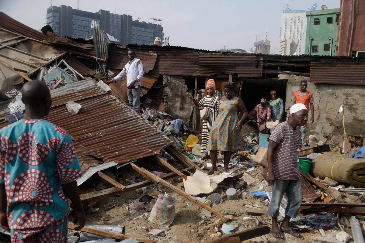 Asciende a 20 el número de muertos en el derrumbe de un edificio en Nigeria