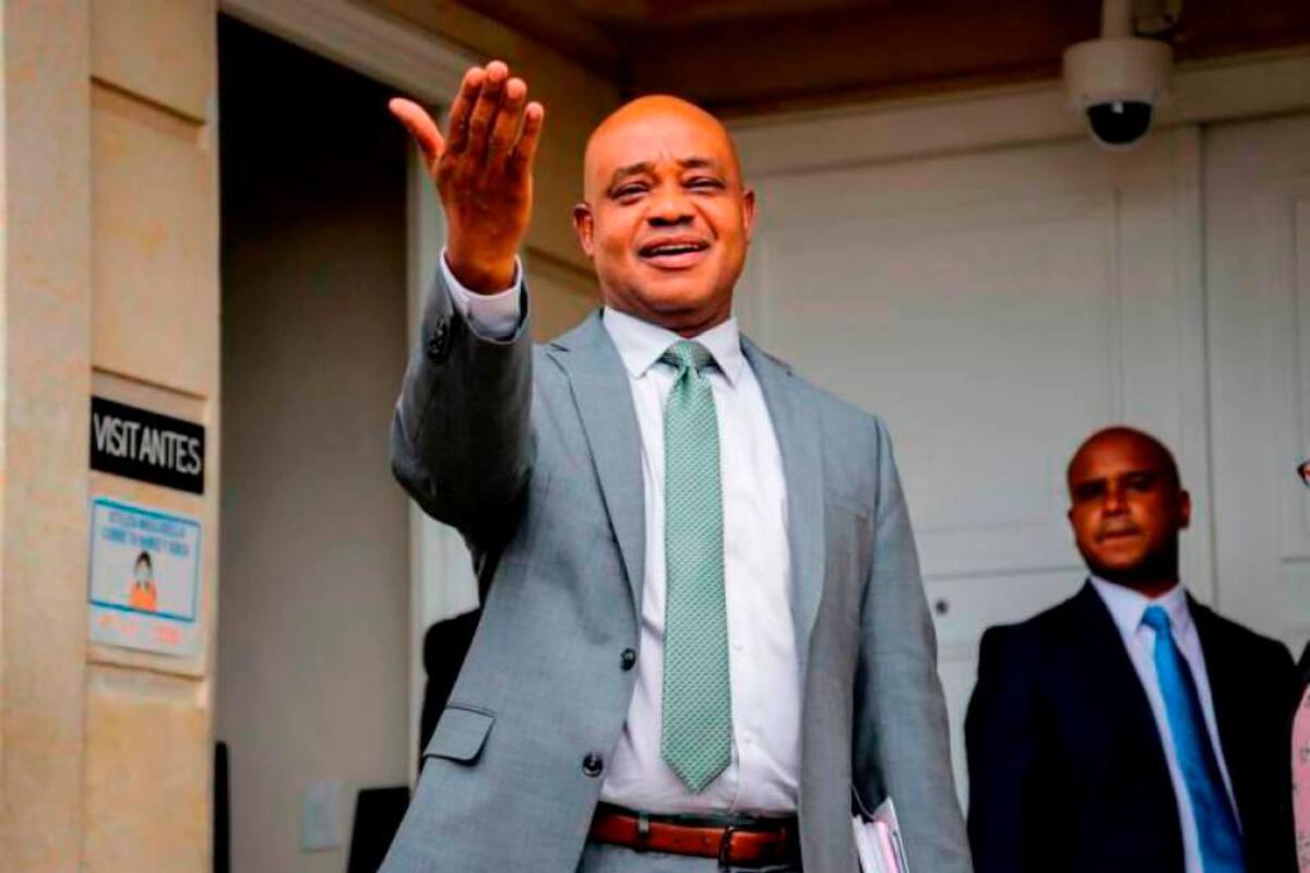 Luis Gilberto Murillo seguirá como canciller encargado otros tres meses
