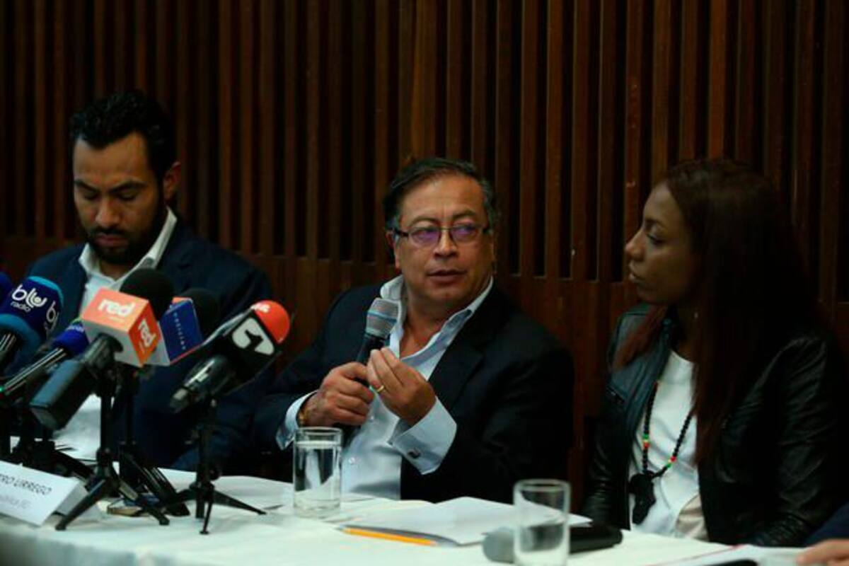 Presidente Gustavo Petro propone eliminar el porte de armas