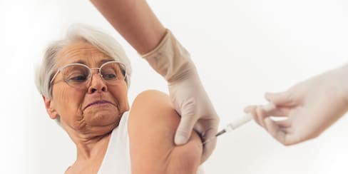 Vacunación en adultos mayores: estas son la enfermedades que previene