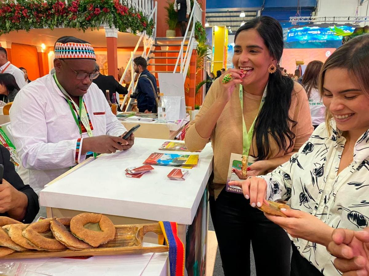 Los representantes de Santa Catalina exponen en Anato las bondades del municipio.