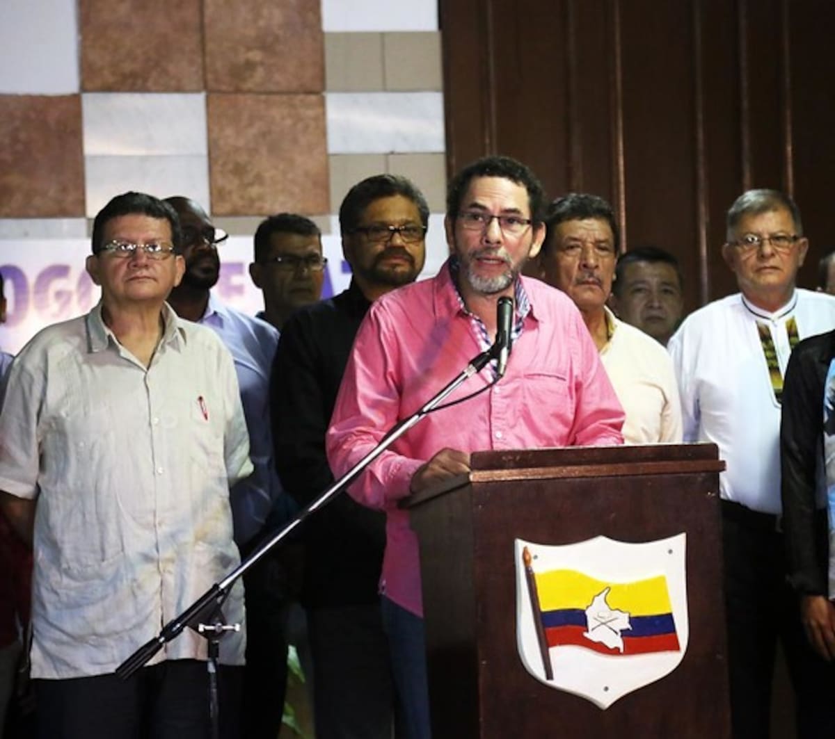 Enfrentadas están las opiniones de algunos sectores tras la confirmación de la liberación del general Rubén Darío Alzate y sus acompalantes. Aunque la mayoría de sectores celebraron el hecho, otros criticaron la presencia de Félix Antonio Muñoz Lascarro, alias ‘Pastor Alape’ en el operativo. Colprensa
