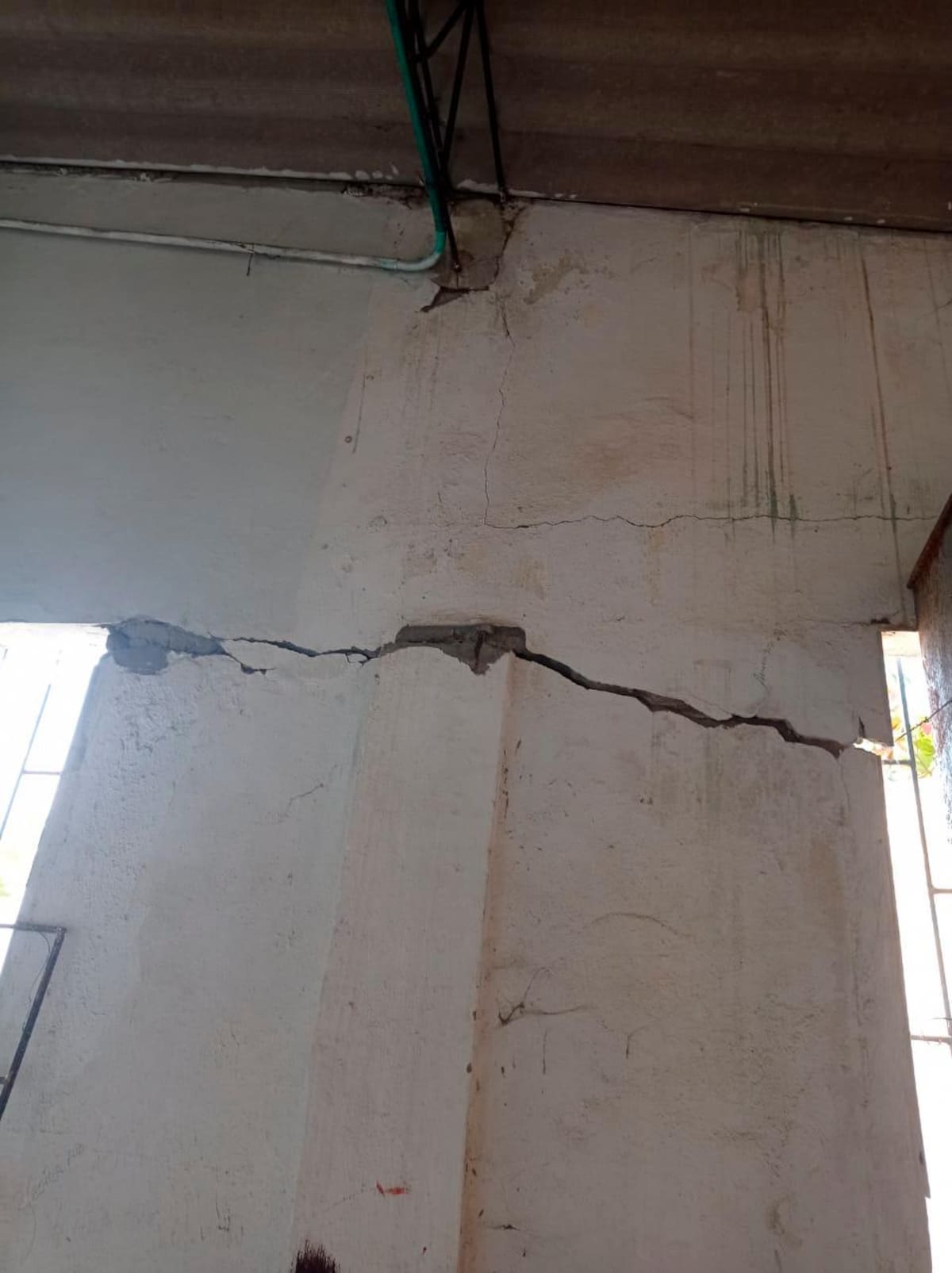 Profundas grietas evidencian el deterioro en la Institución Educativa Técnica Agropecuaria (IETA) de Villanueva. //Cortesía