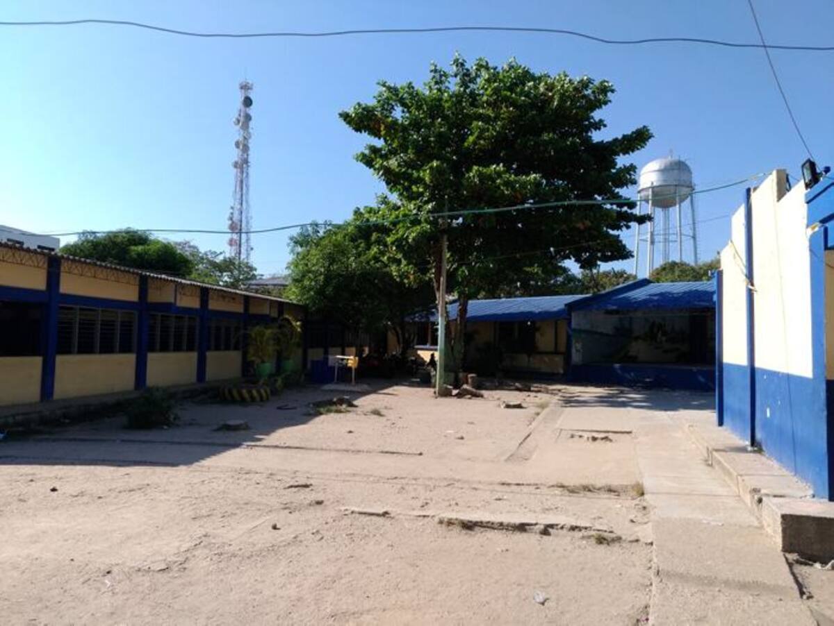 Los estudiantes de las instituciones educativas de Magangué iniciaron su periodo escolar desde el lunes pasado. La comunidad estudiantil espera que se contraten los vigilantes, aseadores y el transporte escolar. Cortesía
