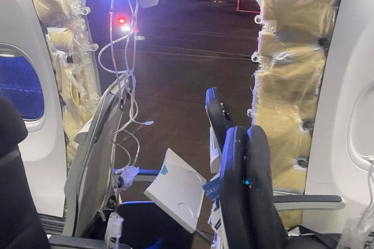 Video: avión aterriza de emergencia tras perder una ventana en pleno vuelo