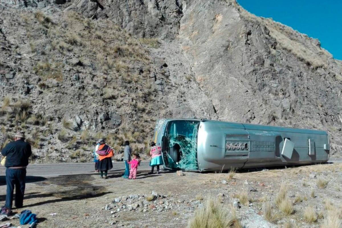 13 muertos y 18 heridos dejó accidente de autobús en Perú