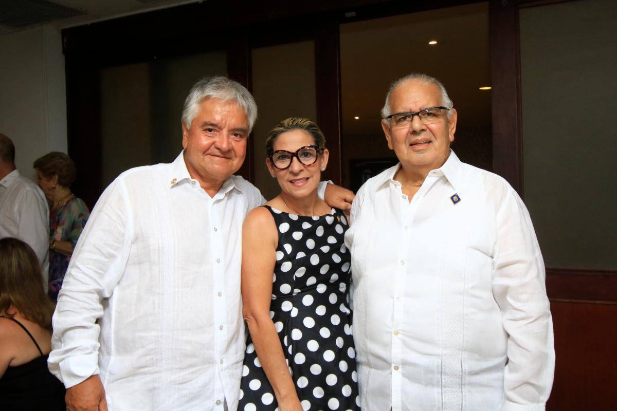 Gabriel Gómez, Mary Benedetti y Felipe Mendoza.