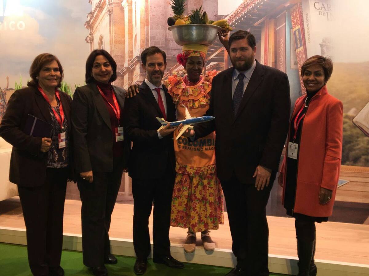 De izquierda a derecha; Martha Lucía Noguera (Presidenta Junta Directiva Cotelco); Maria Claudia Gedeón (Gerente Asuntos Corporativos SACSA); Julián Guerrero (Vicepresidente turismo Procolombia); Eva Echenique; Fabrice Marchand (Trade & Leisure Sales Mánager de Air France-KLM) y Zully Salazar Fuentes (Presdidenta Ejecutiva Corpoturismo). Cortesía