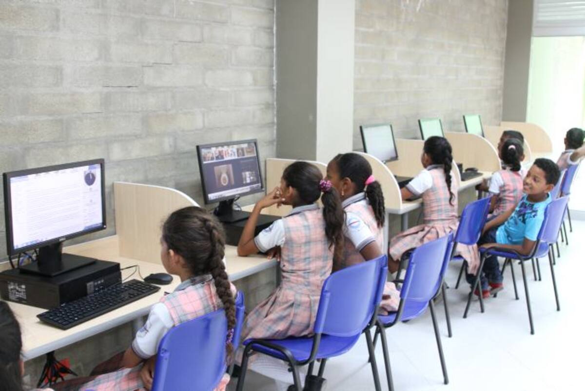 Salas de computaciòn y con Internet para todo los estudiantes. Oscar Diaz/ El Universal
